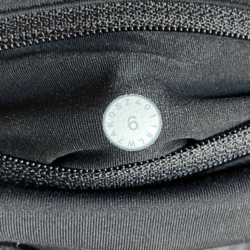 Lululemon Black Run Times Shorts Low Waisted 4” Inseam ( size 6 ) - Picture 5 of 7